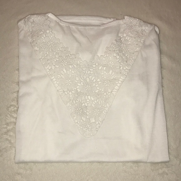 ✅HOST Pick✅ Short Sleeve Crochet Design Top, Size Large - Picture 5 of 7